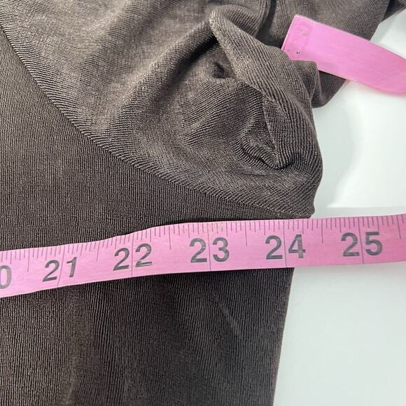 Chicos Travelers Womens Gold Ring Tunic Top Size 4 US 20/22 Brown Slinky Stretch - Picture 8 of 10